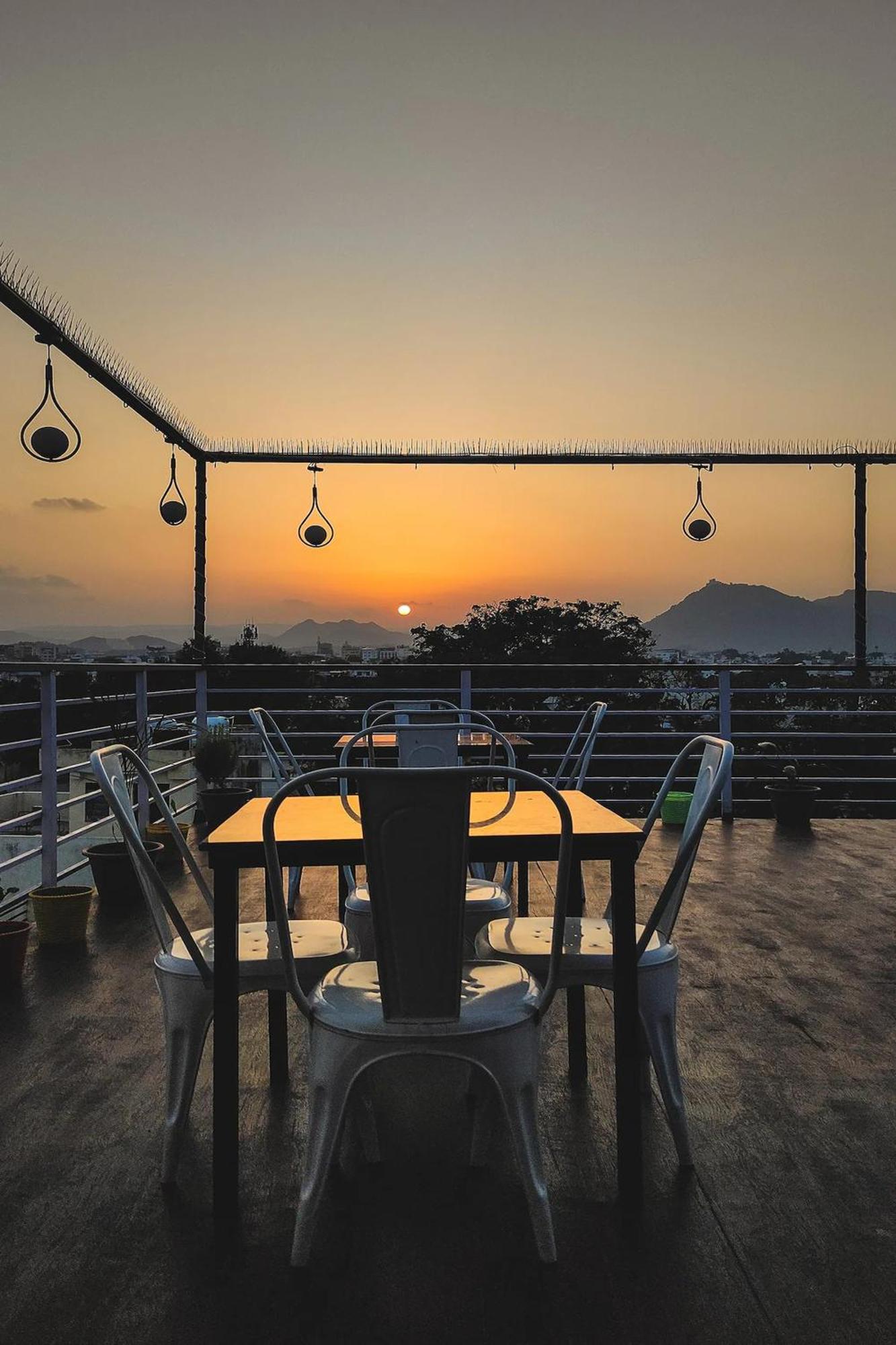 Hotel Lake Bridge Udaipur Exterior foto